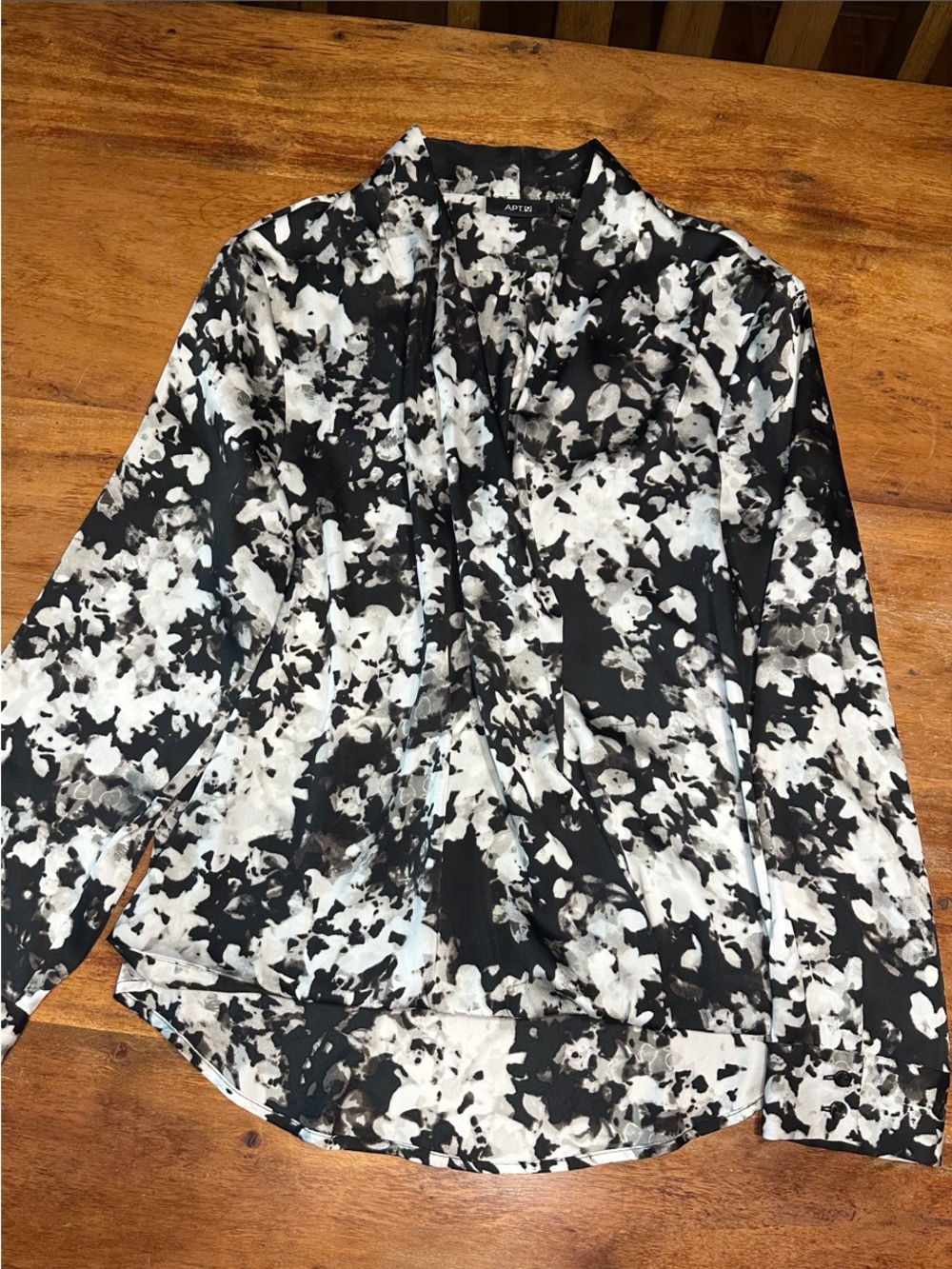 Apt. 9 Black and White Abstract Print Button-Down Blouse